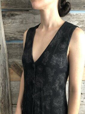 𝅺maxima Size Med Black sleeveless v-neck button down vintage top